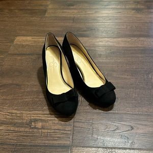 Jessica Simpson black wedges